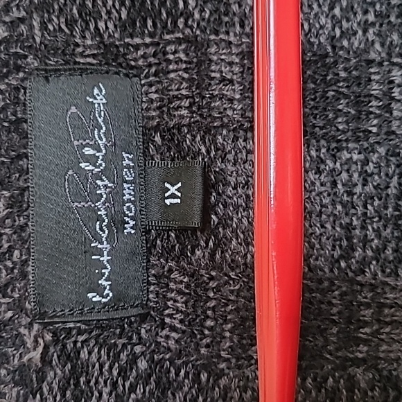 Sweater - Picture 5 of 6